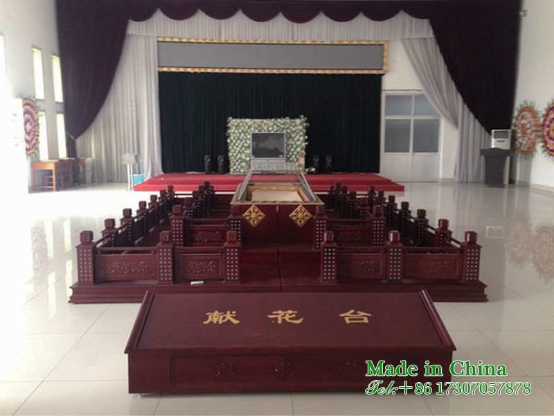 Ordinary solid wood viewing platform